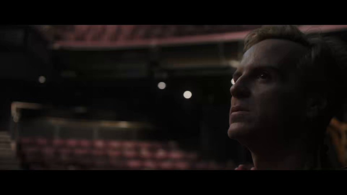 Primer tráiler de 'ELSINORE', protagonizada por Andrew Scott y Olivia Colman.