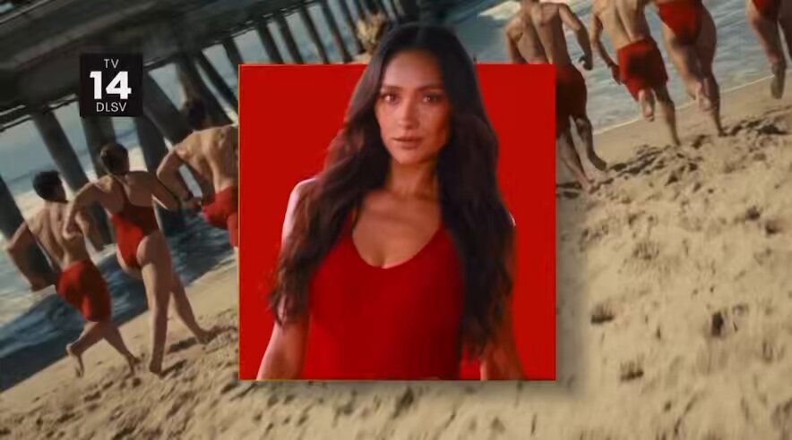 Shay Mitchell y Brooks Nader en un nuevo adelanto de 'BAYWATCH'.